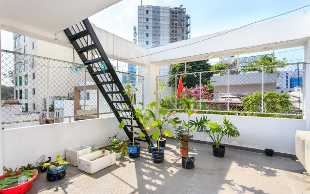 OYO 122 Vela Apartment