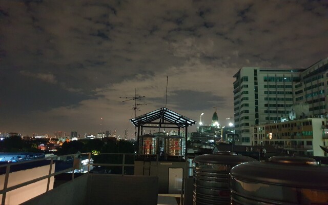 Ze Residence Bang Aor Station