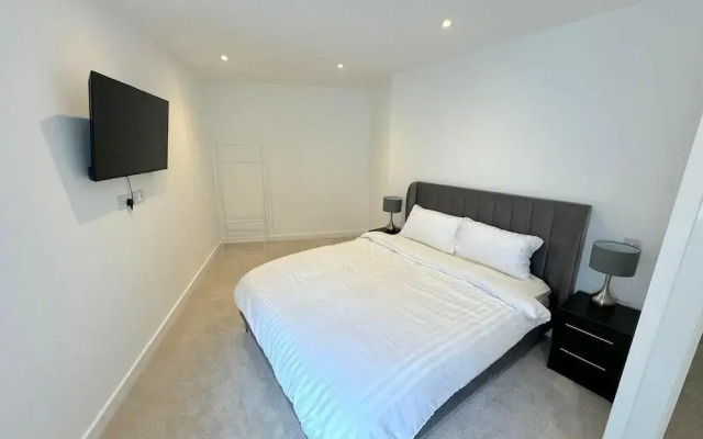 Modern Townhouse, Close to 02,excel, 5mins to Tube