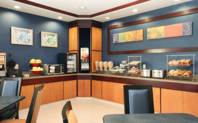 Fairfield Inn & Suites Woodbridge