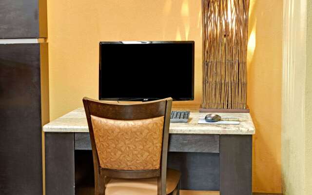 Microtel Inn by Wyndham Charlotte/University Place