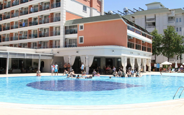 Insula Resort & Spa