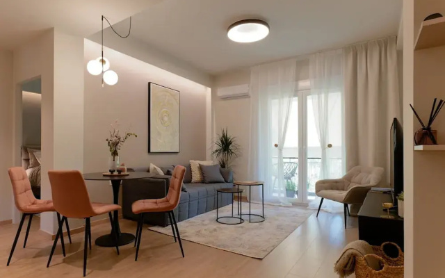 Acropolis Deluxe 1BR Apartment