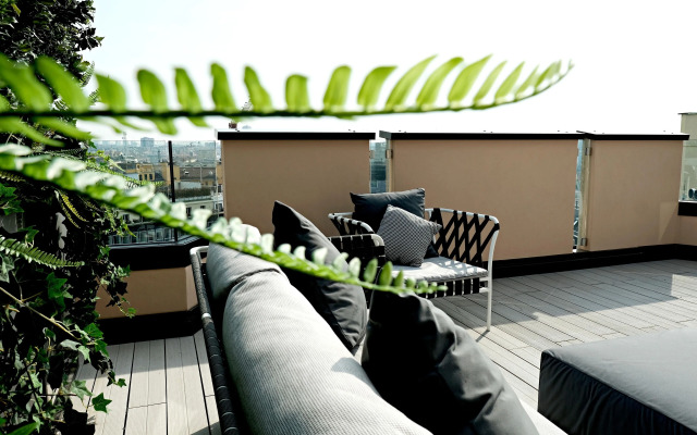 San Babila Modern Apartment