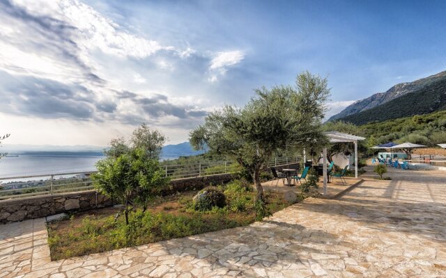 Home Love, stone house by the pool near the sea