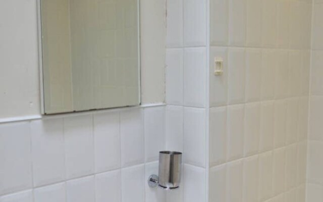 2 Bedroom Edinburgh Flat on Quiet Cobbled Street