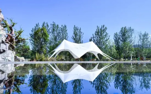 Howard Johnson Lake Serenity hot springs hotel Xichang