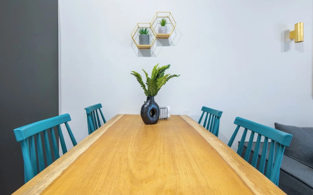 Cesily 2-Bedroom Apartment in Athens