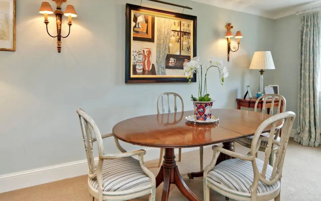 Beautiful and Spacious 2 Bedroom Apartment in South Kensington