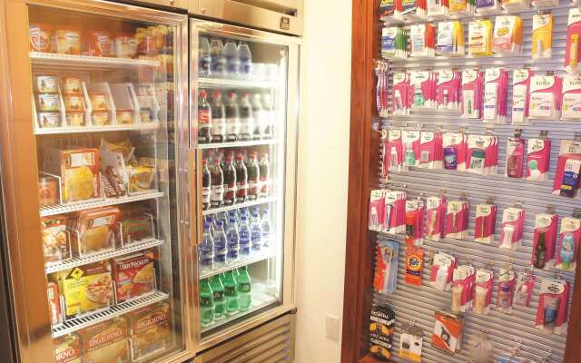 La Quinta Inn & Suites by Wyndham Nashville Airport/Opryland