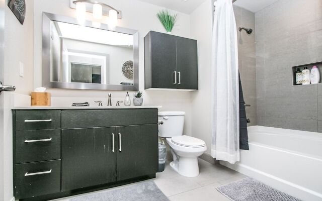 Rooftop Pool, Views, Close to Shops & Dining C4427