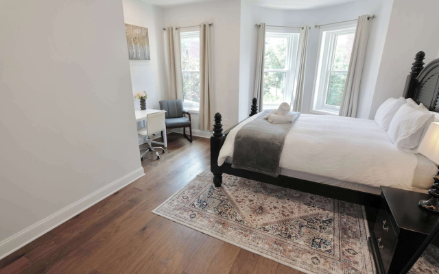 Serene Settler Capitol Hill - 4 Bedroom