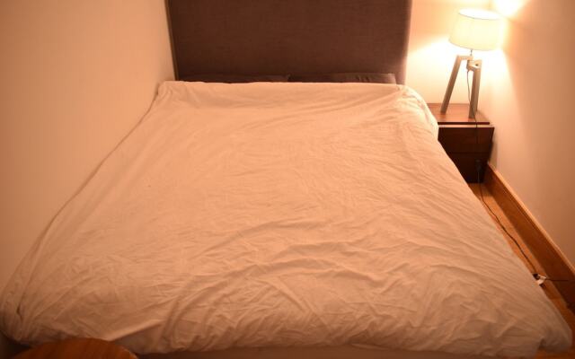 Modern 1 Bedroom Flat in Chelsea With Balcony
