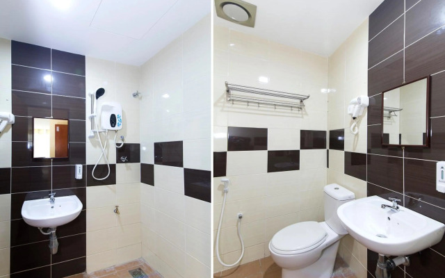 OYO 338 Hotel Raja Bot