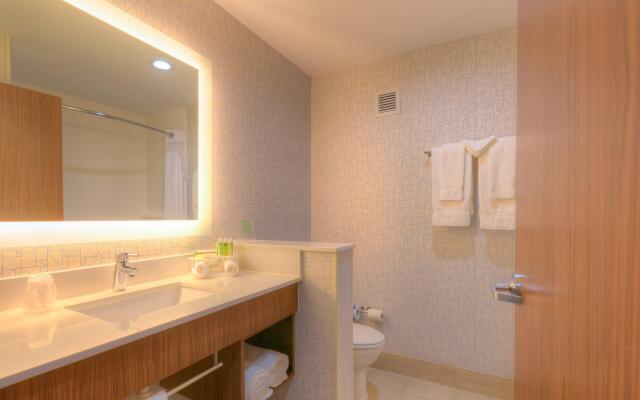 Holiday Inn Express & Suites Tulsa Midtown by IHG