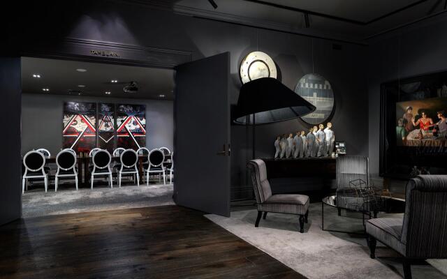 Museum Apartment Hotel, Independent Collection by EVT