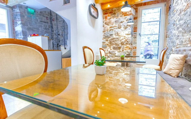 L U X E Split Luxury Rooms
