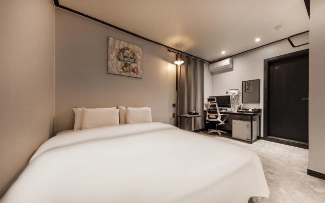 Cheonan Hotel Check-in