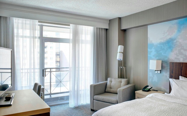 Courtyard by Marriott Downtown Toronto - Image 5