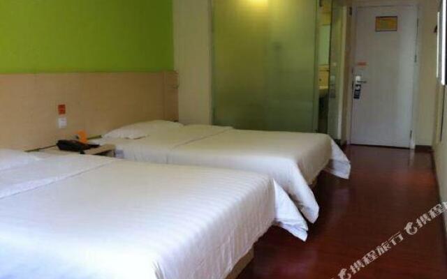 7 Days Inn (Dongguan Hongfu Road Metro Station)