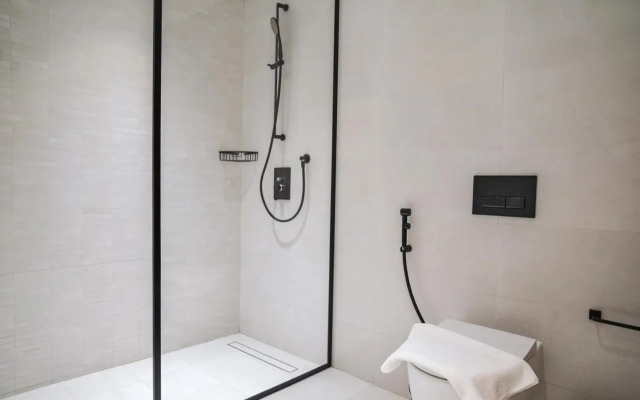 KeyHost - Classy 1BR Canal View - Business Bay - K1790