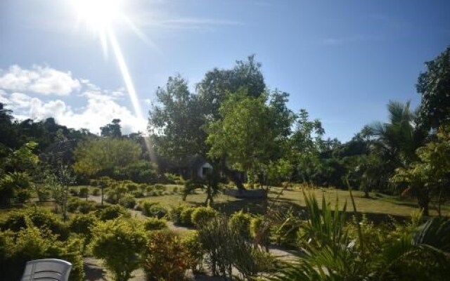 Alofa Beach Bungalows