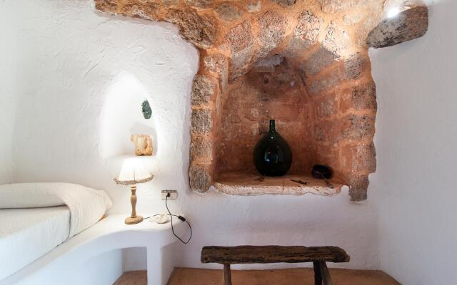 Pool, Trullo and Nature Preserve