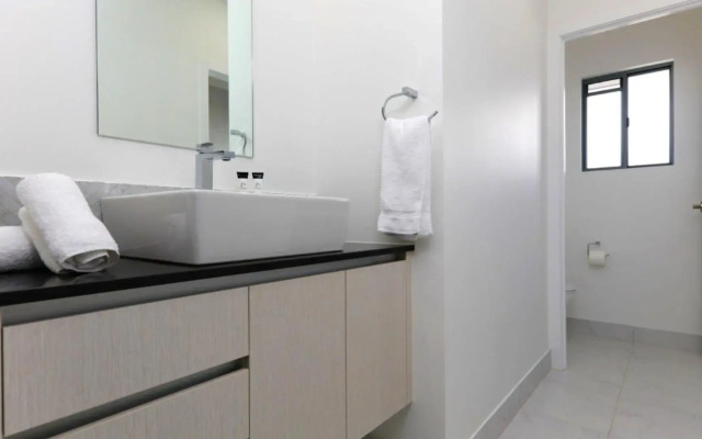 Canopy House - Palm Cove