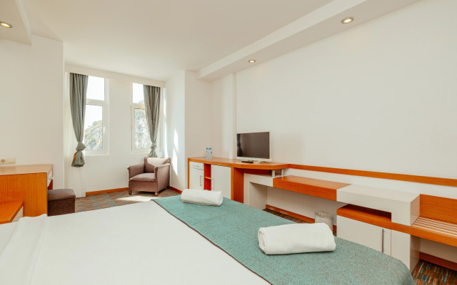 Ladonia Hotels Adakule	