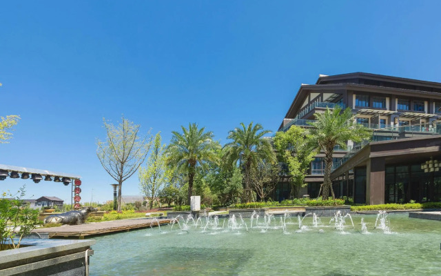 Lake International Hotel