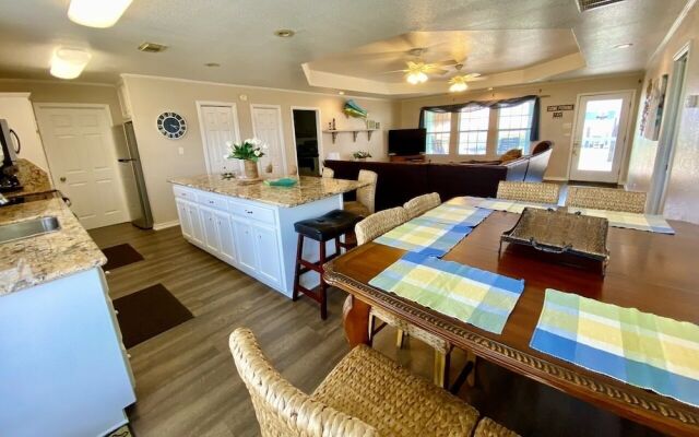 Smile N Wave 3 Bedroom Home by Redawning