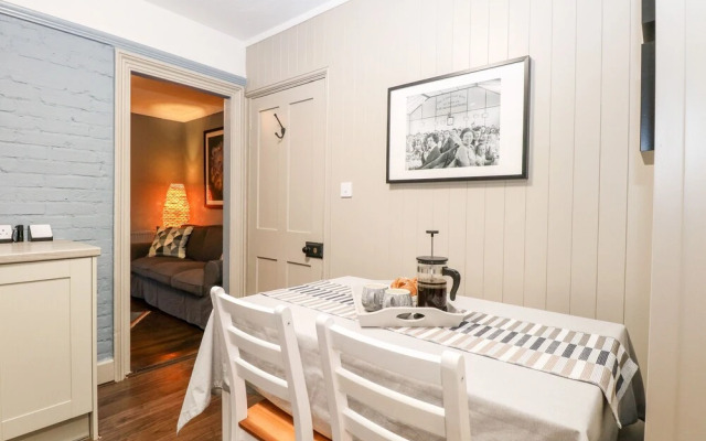 6 Coastal Cottages