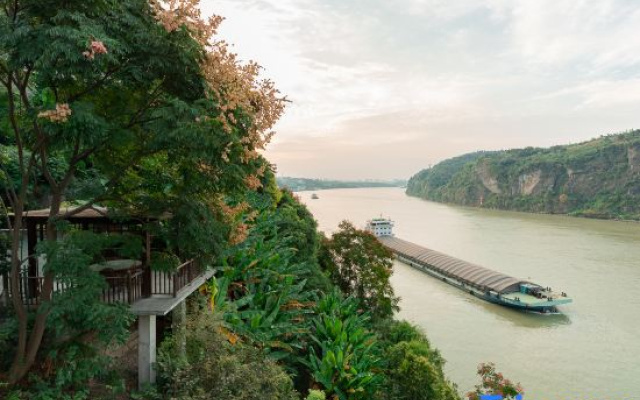 Yuejiang Cliff Hotel
