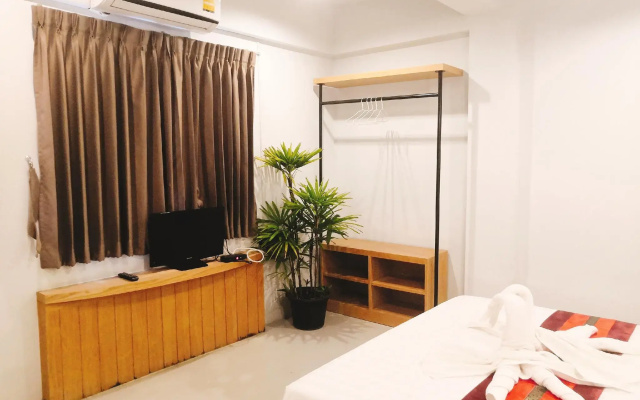Little Lanna Cafe & Premier Guesthouse