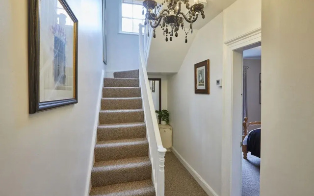 Central Retreat in Scarborough