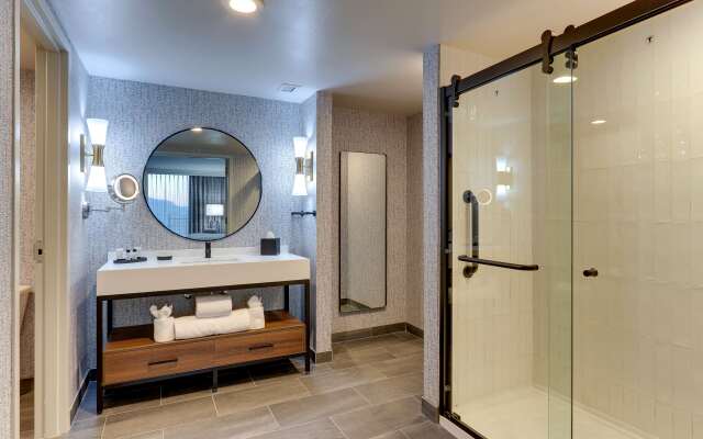 The Chattanoogan Hotel, Curio Collection by Hilton