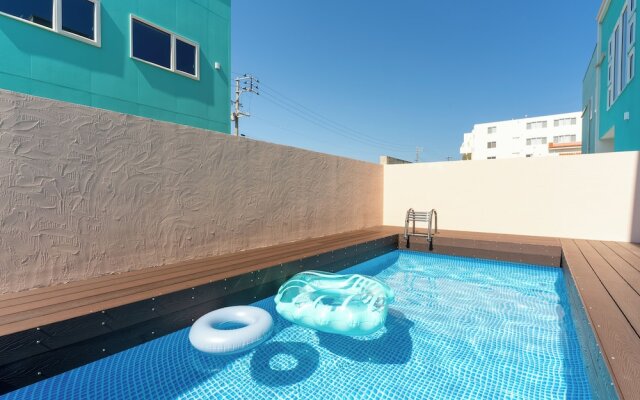 Grandioso Okinawa Pool Villa Kin 2