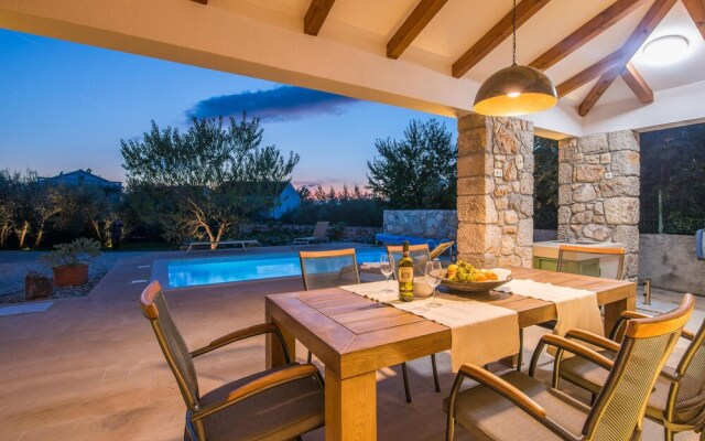 Amazing Home in Malinska With Wifi and 2 Bedrooms