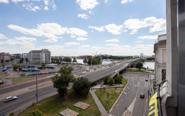 RiverView CityCenter Apartment