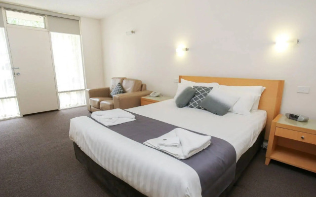 Sandors Motor Inn