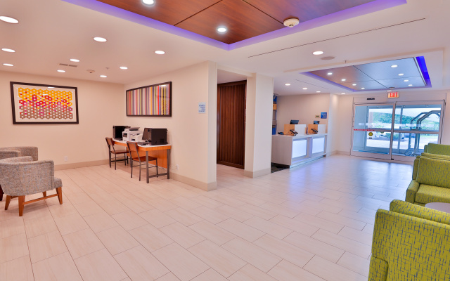 Holiday Inn Express & Suites Dickson by IHG