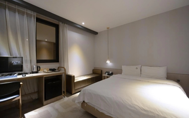 Hound Hotel Seomyeon - Bumcheon