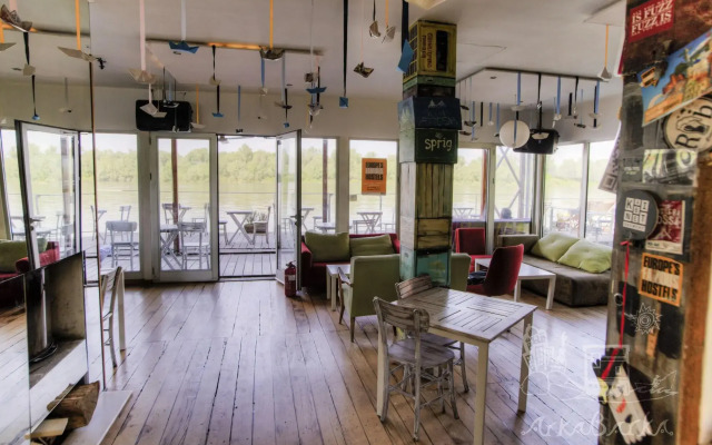 Arkabarka Floating Hostel