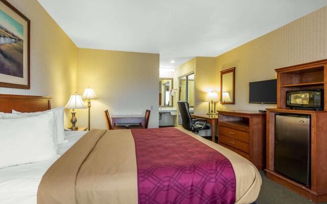 Econo Lodge Inn & Suites Riverside - Corona