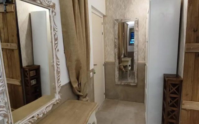 House with 9 private rooms