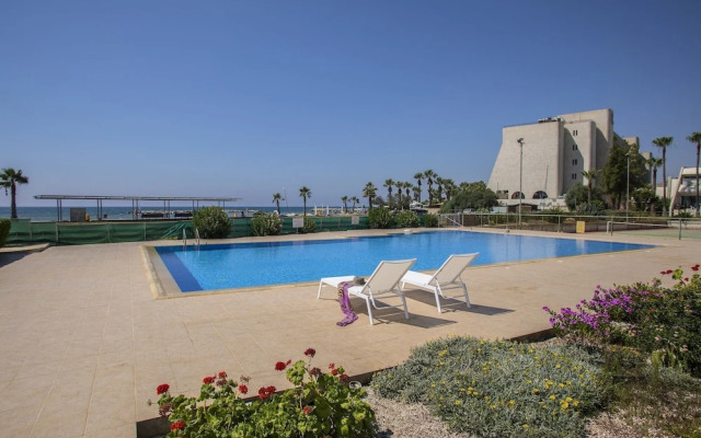 Lordos Sunshore Beachfront Suite