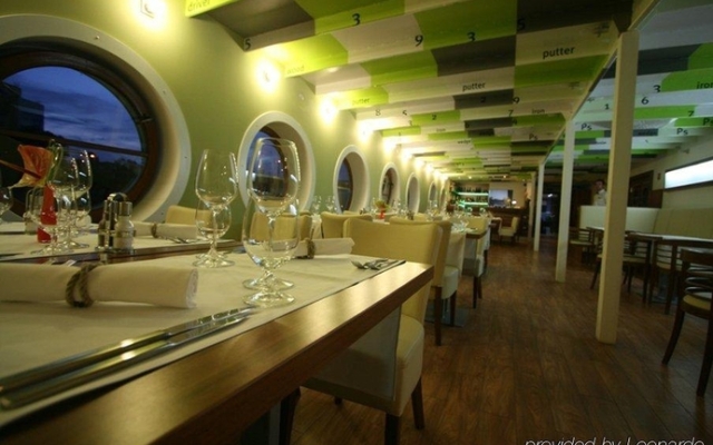 GreenYacht Hotel