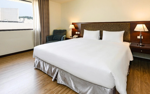 Hotel June