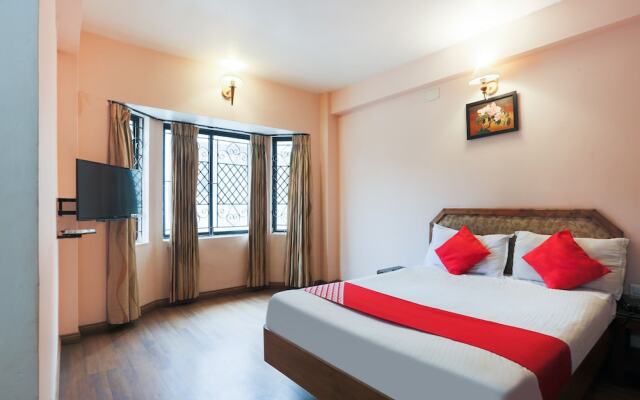 OYO 48910 Hotel Blue Bird
