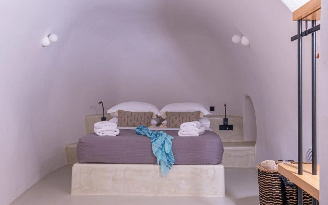 SantorOia Luxury Suites